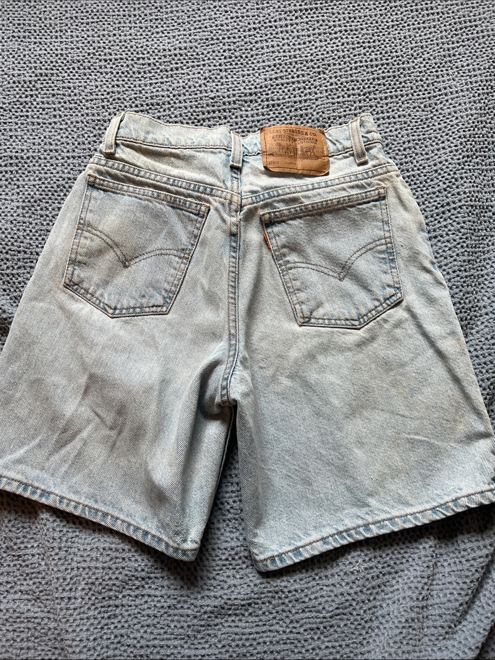 Levi's Light Blue 950 Relaxed Fit Denim Shorts - Picture 4 of 5